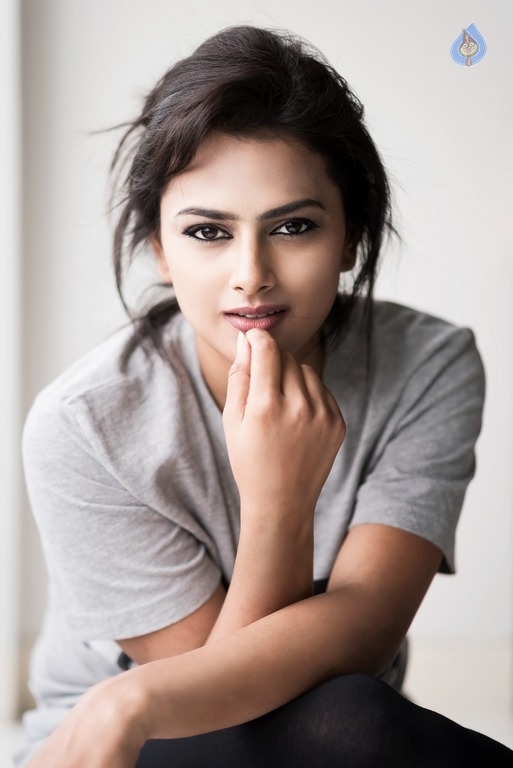Shraddha Srinath Latest Photos - 27 / 35 photos