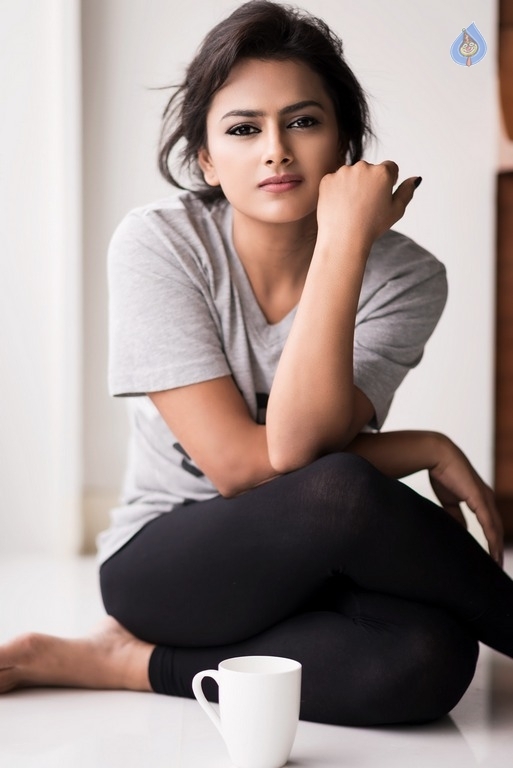 Shraddha Srinath Latest Photos - 28 / 35 photos