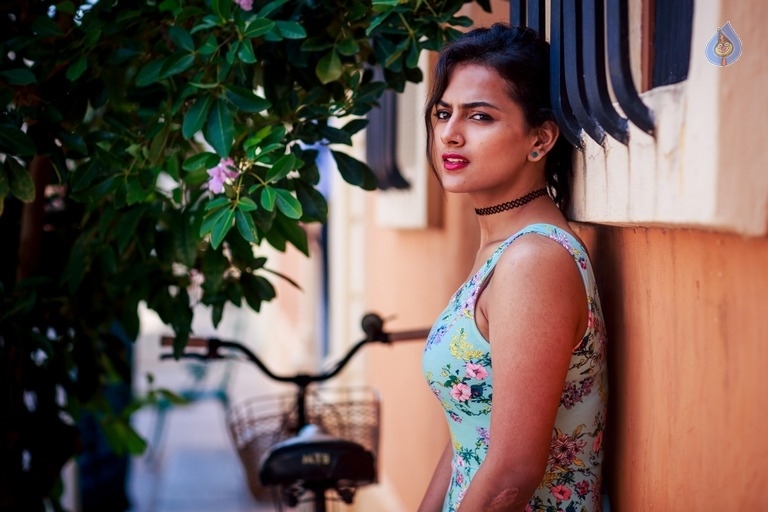 Shraddha Srinath Latest Photos - 33 / 35 photos