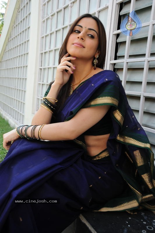 Shradha Arya  Gallery - 4 / 86 photos