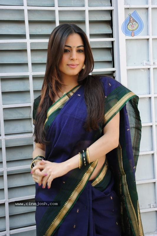 Shradha Arya  Gallery - 37 / 86 photos