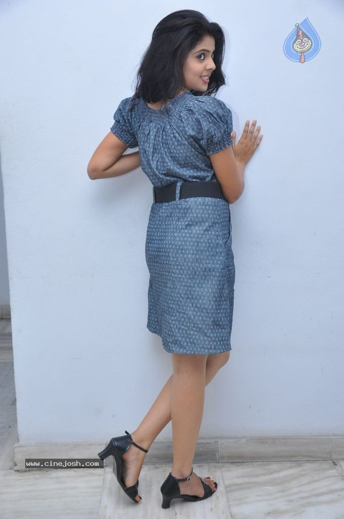 Shravya Hot Gallery - 45 / 87 photos