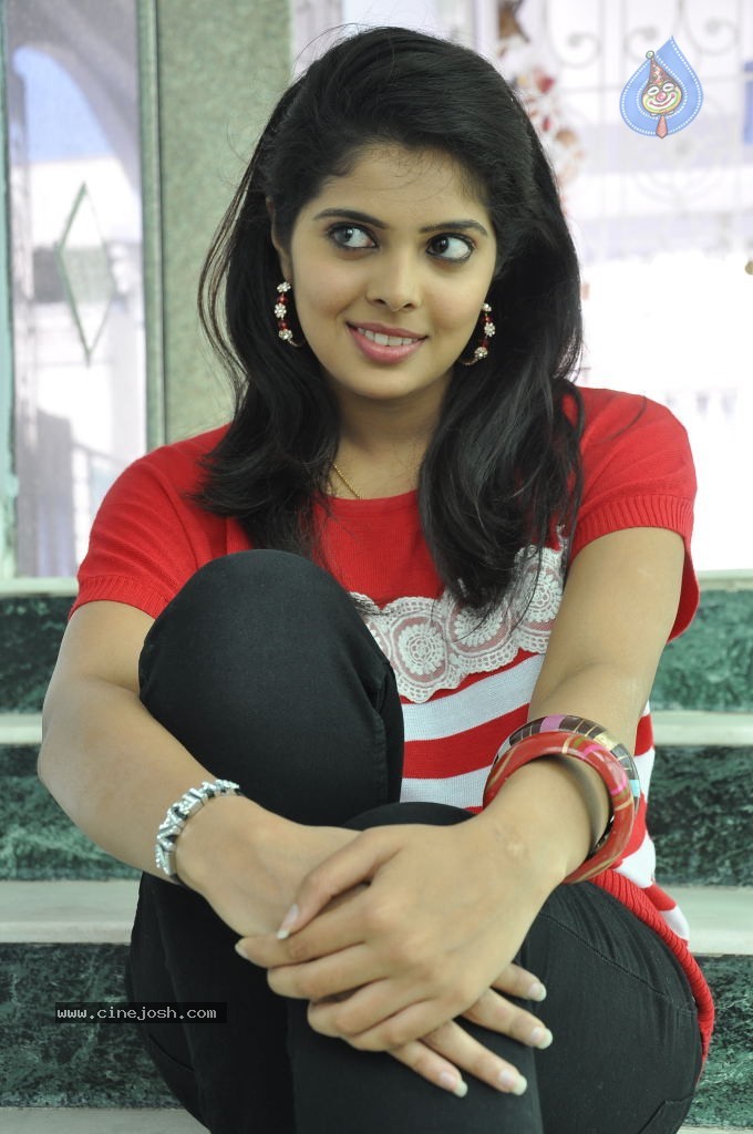 Shravya New Pics - 15 / 106 photos