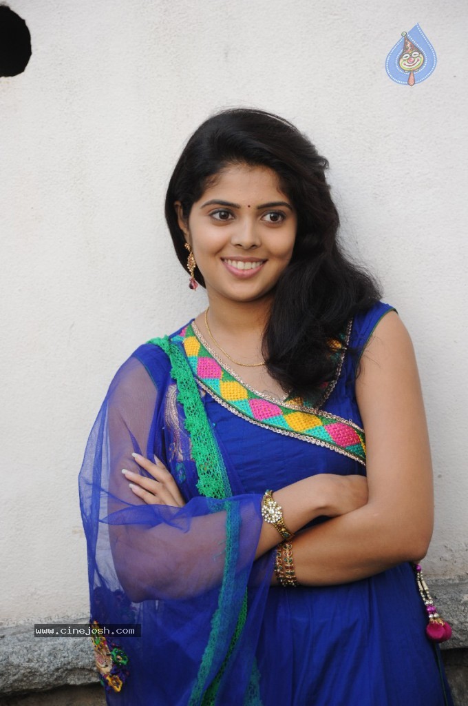 Shravya New Stills - 61 / 122 photos