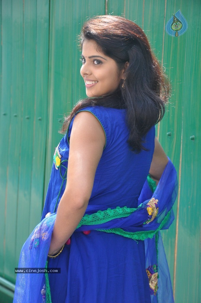 Shravya New Stills - 87 / 122 photos