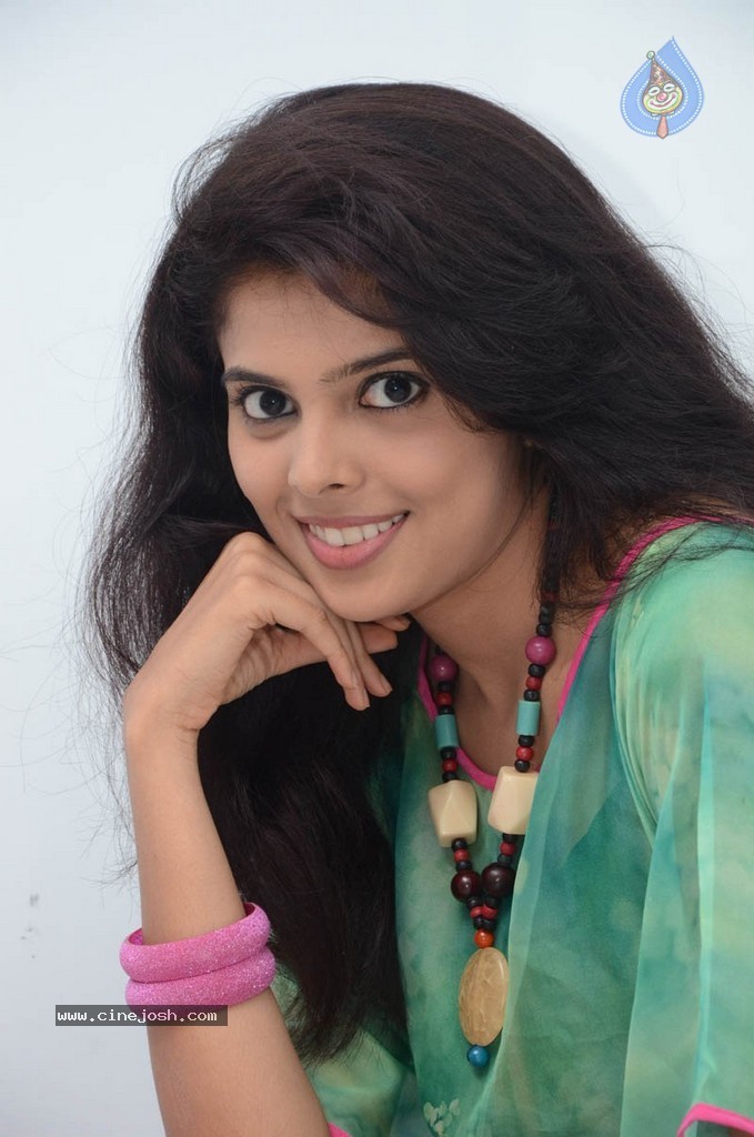 Shravya New Stills - 80 / 142 photos