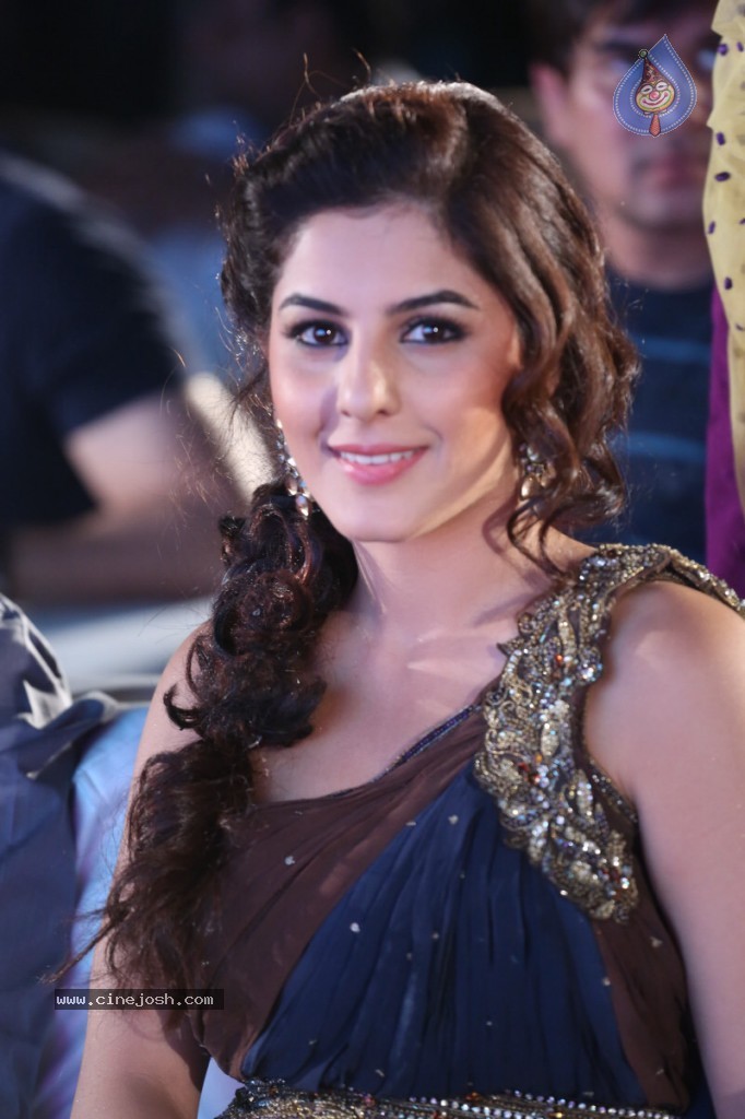 Isha Talwar at GJG Audio Launch - 15 / 54 photos