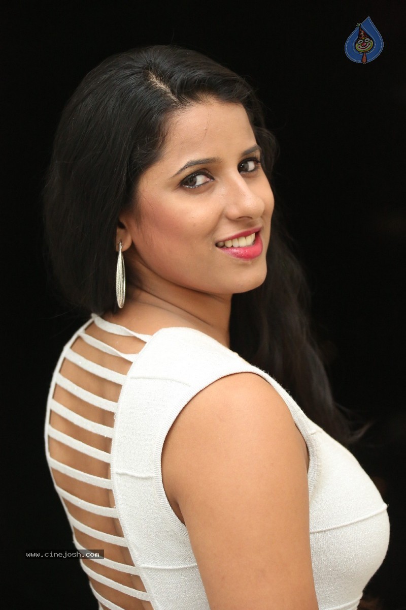 Shravya Reddy Hot Photos - 102 / 119 photos