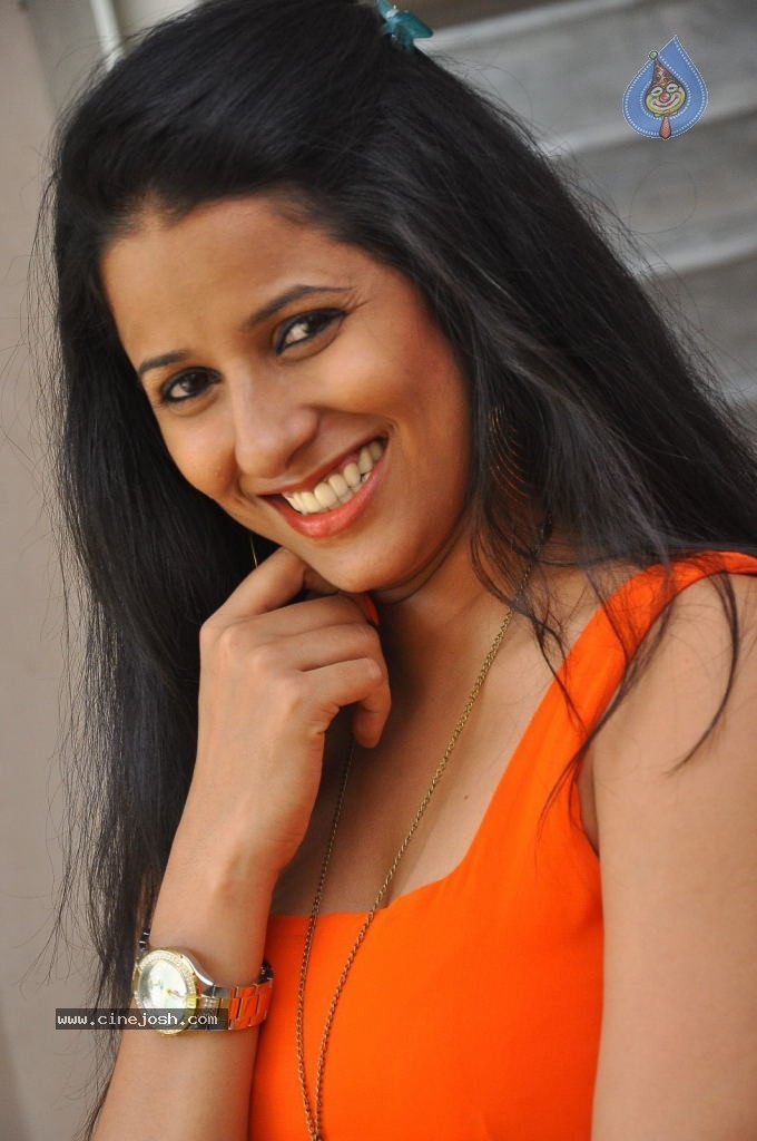 Shravya Reddy Latest Stills - 33 / 44 photos