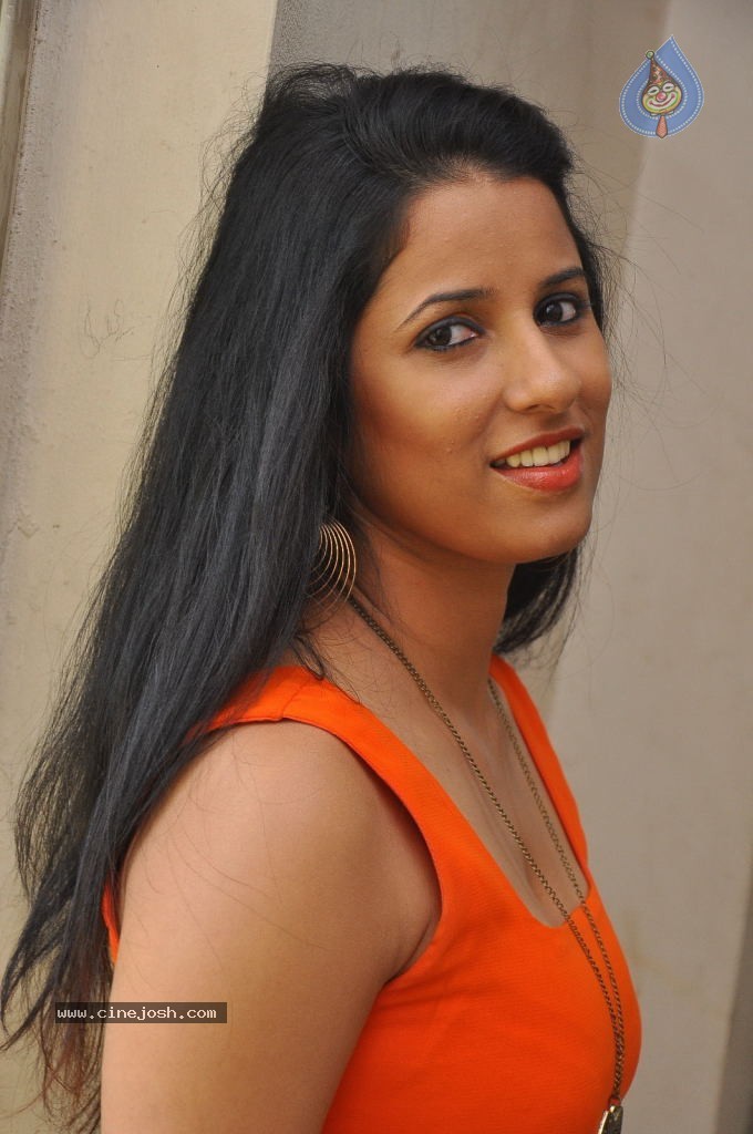 Shravya Reddy Latest Stills - 35 / 44 photos