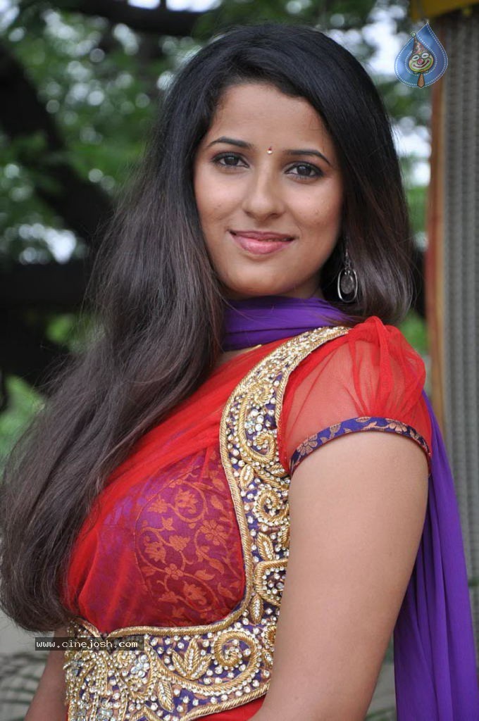 Shravya Reddy Stills - 5 / 57 photos