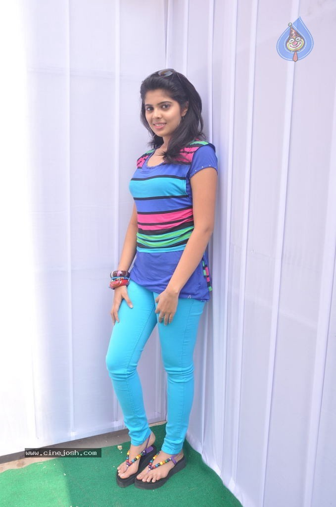 Shravya Stills - 12 / 77 photos