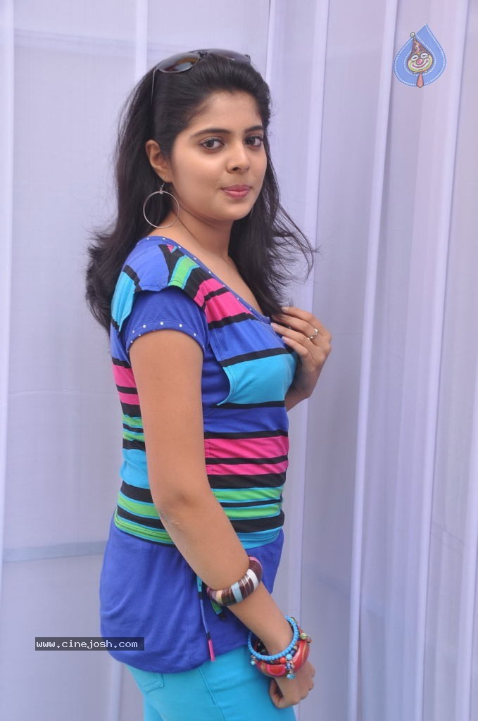 Shravya Stills - 22 / 77 photos
