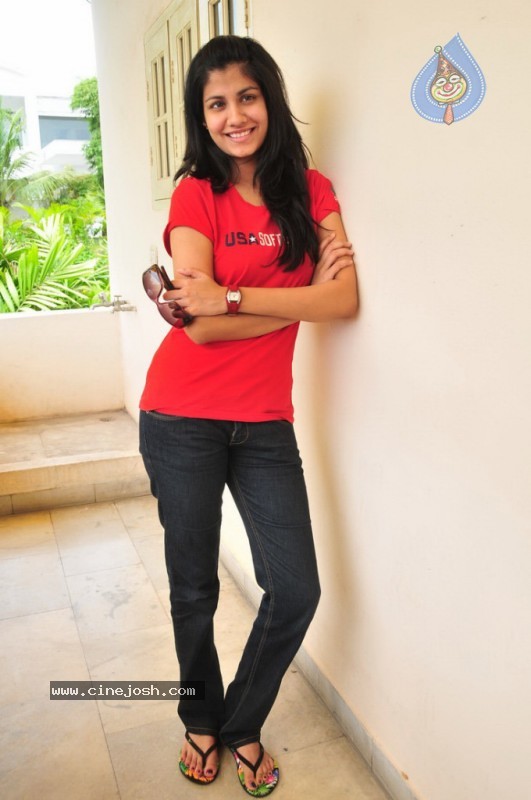 Shreya Dhanwanthary Stills - 6 / 37 photos