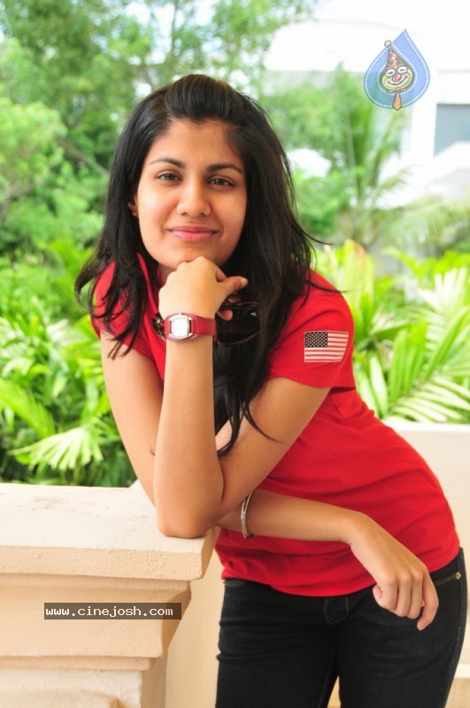 Shreya Dhanwanthary Stills - 24 / 37 photos