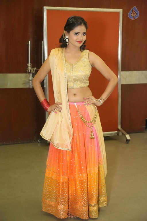 Shreya Vyas New Images - 5 / 30 photos