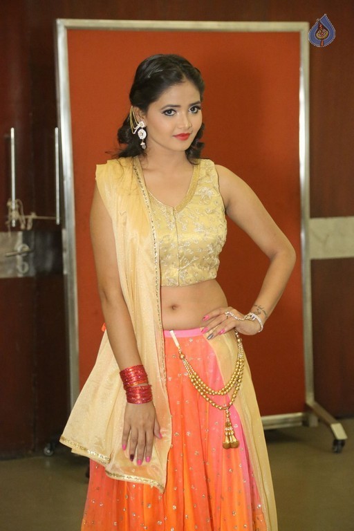 Shreya Vyas New Images - 10 / 30 photos