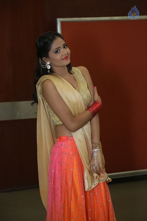 Shreya Vyas New Images - 21 / 30 photos