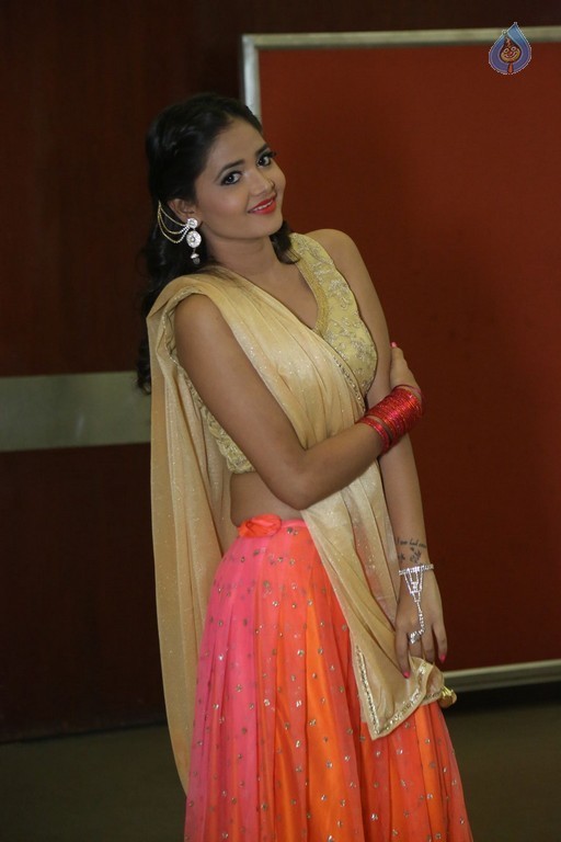 Shreya Vyas New Images - 24 / 30 photos