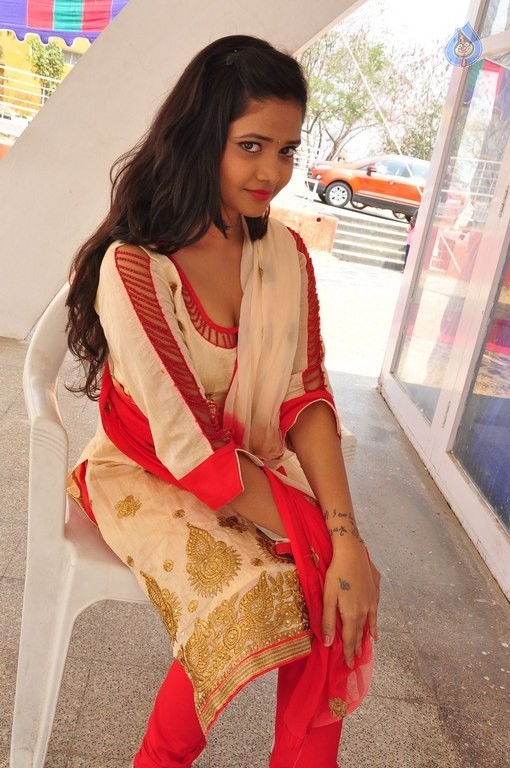 Shreya Vyas New Photos - 27 / 41 photos