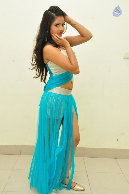Shreya Vyas New Pics - 1 / 25 photos