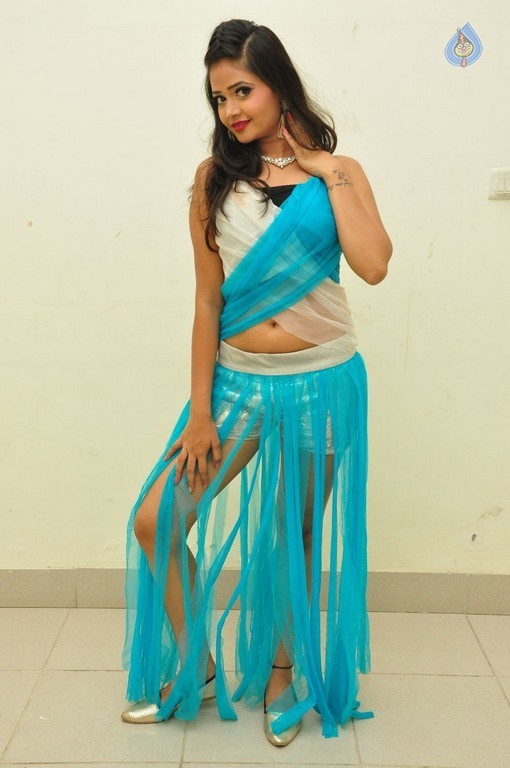 Shreya Vyas New Pics - 12 / 25 photos