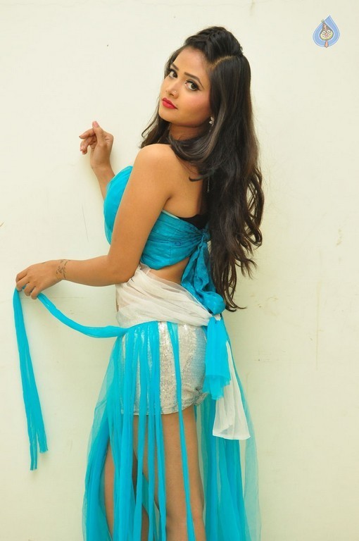 Shreya Vyas New Pics - 19 / 25 photos