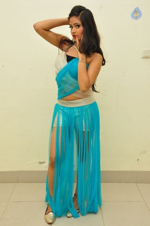 Shreya Vyas New Pics - 22 / 25 photos