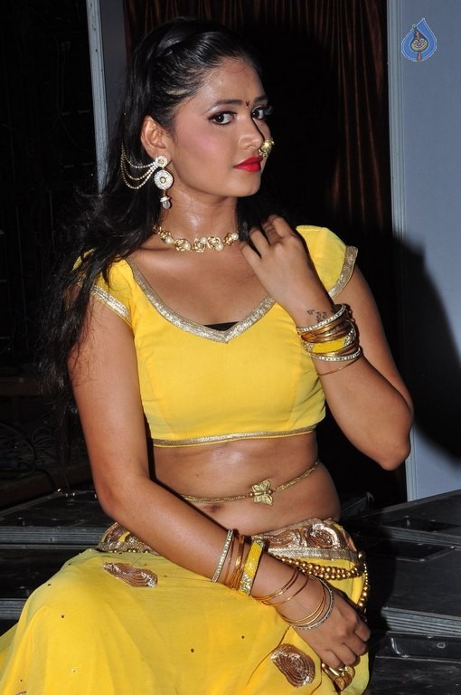 Shreya Vyas New Pics - 15 / 40 photos