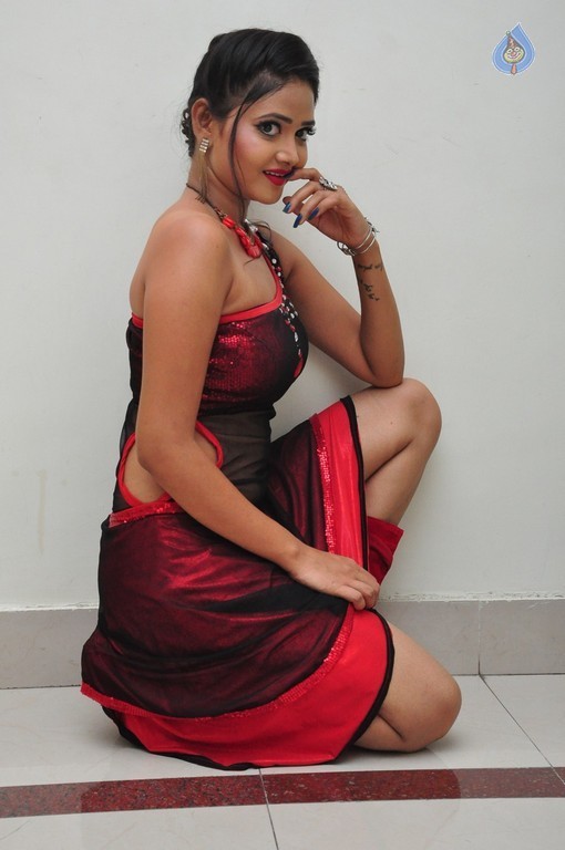 Shreya Vyas New Stills - 7 / 27 photos