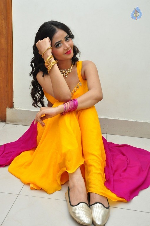Shreya Vyas Photos - 1 / 32 photos