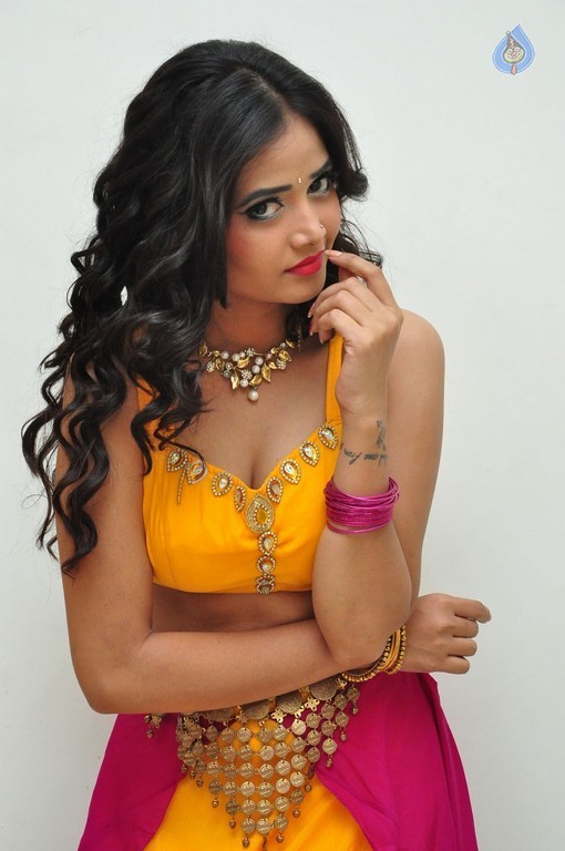 Shreya Vyas Photos - 19 / 32 photos