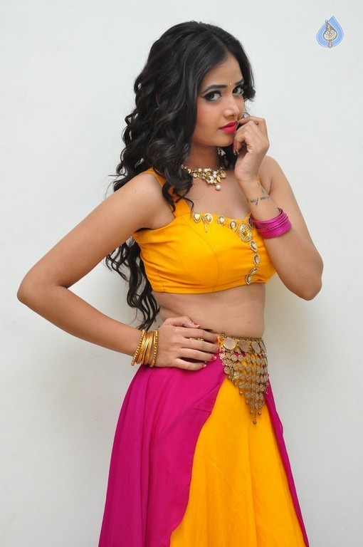 Shreya Vyas Photos - 21 / 32 photos