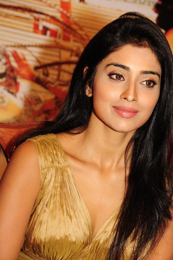 Shriya Saran - Photos - 3 / 37 photos