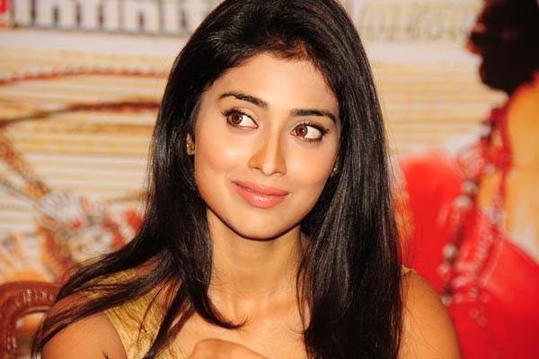 Shriya Saran - Photos - 11 / 37 photos