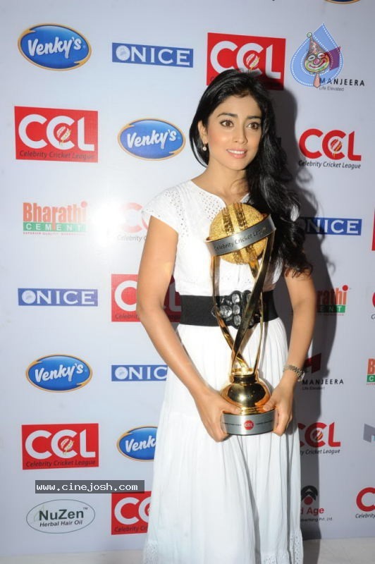 Shriya at CCL Trophy Launch - 33 / 105 photos