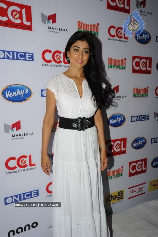 Shriya at CCL Trophy Launch - 85 / 105 photos