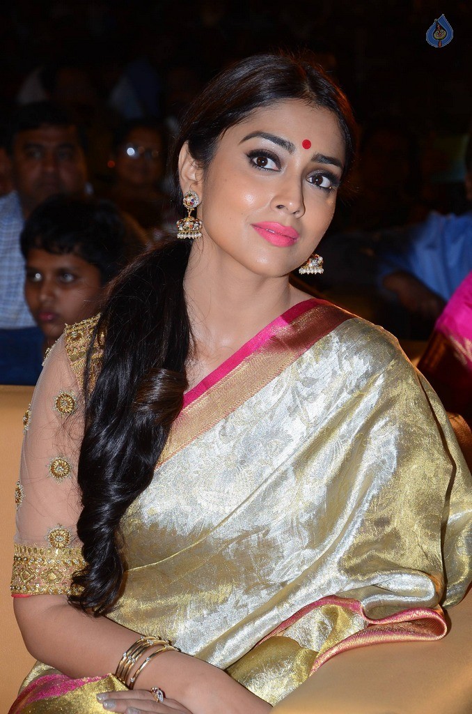 Shriya at Gautamiputra Satakarni Audio Launch - 5 / 36 photos