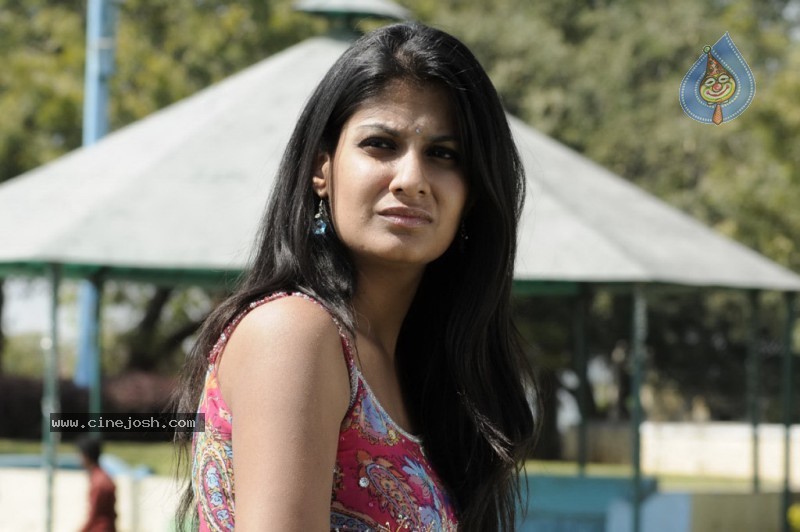 Shriya Dhanvanthri Gallery - 13 / 50 photos