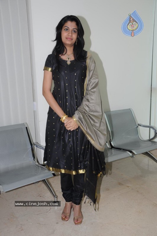 Shriya Dhanvanthri Stills - 11 / 23 photos