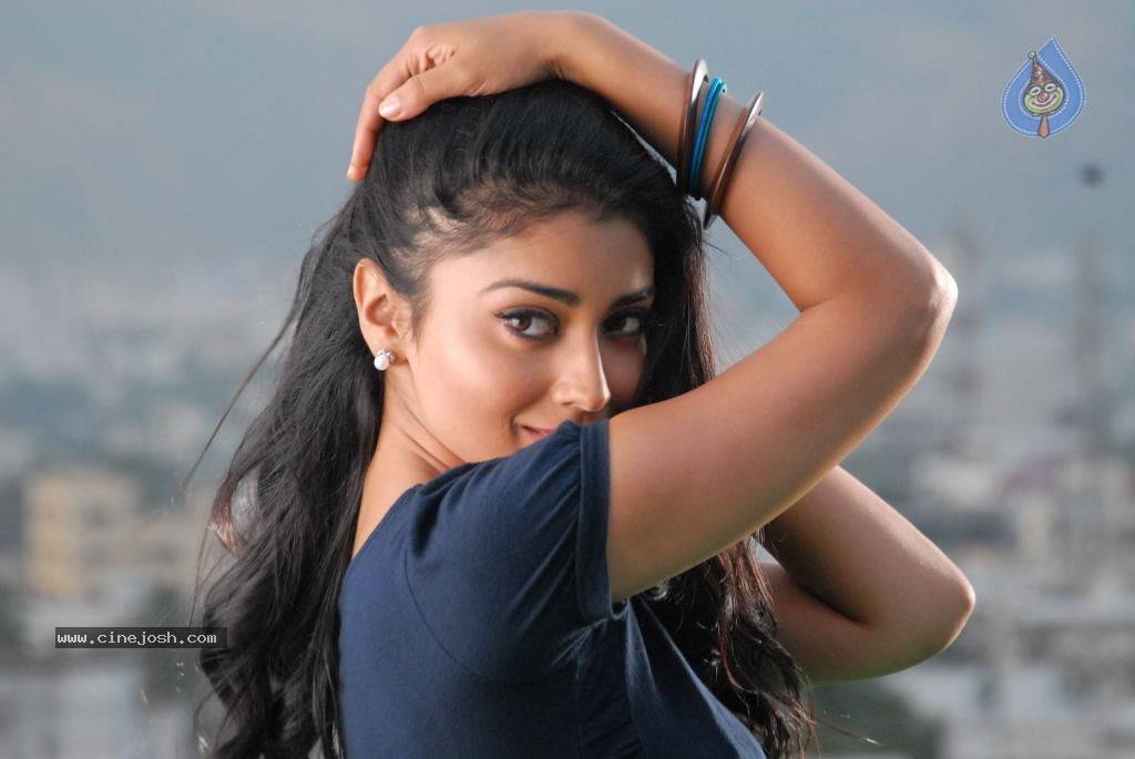 Shriya Hot Gallery - 45 / 75 photos