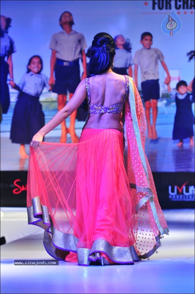 Shriya Ramp Walk Stills - 1 / 46 photos