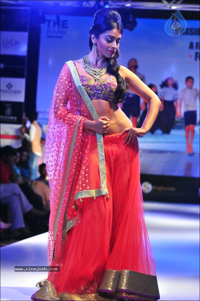 Shriya Ramp Walk Stills - 23 / 46 photos