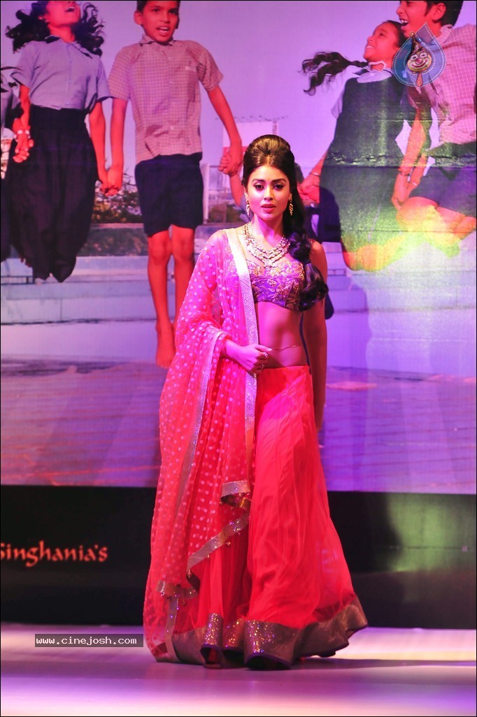 Shriya Ramp Walk Stills - 29 / 46 photos