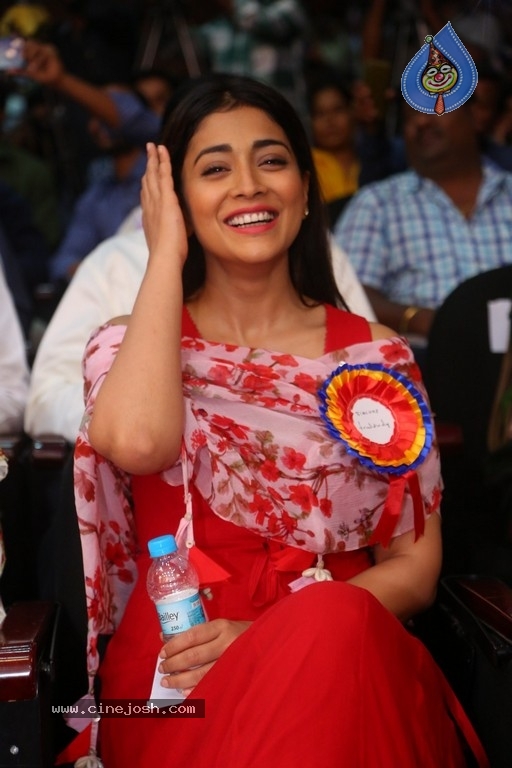 Shriya Saran Images - 12 / 15 photos