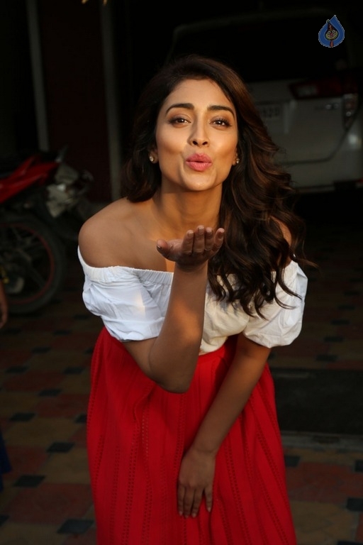 Shriya Saran Interview Photos - 13 / 15 photos