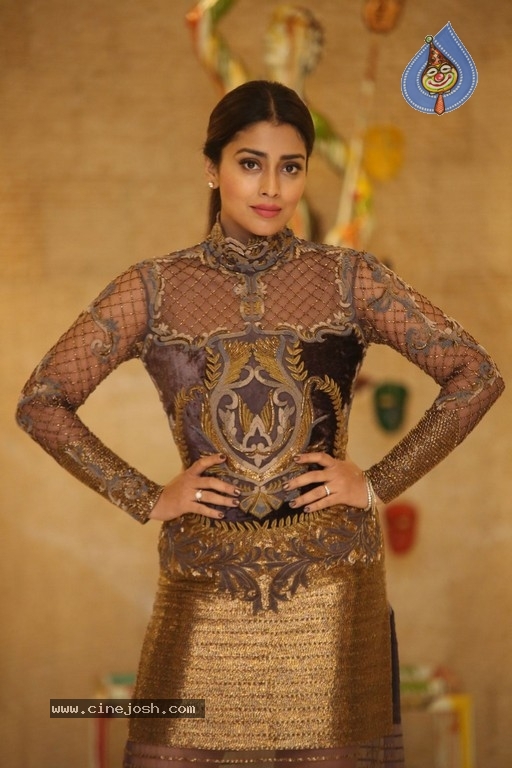 Shriya Saran Latest Photos - 5 / 15 photos