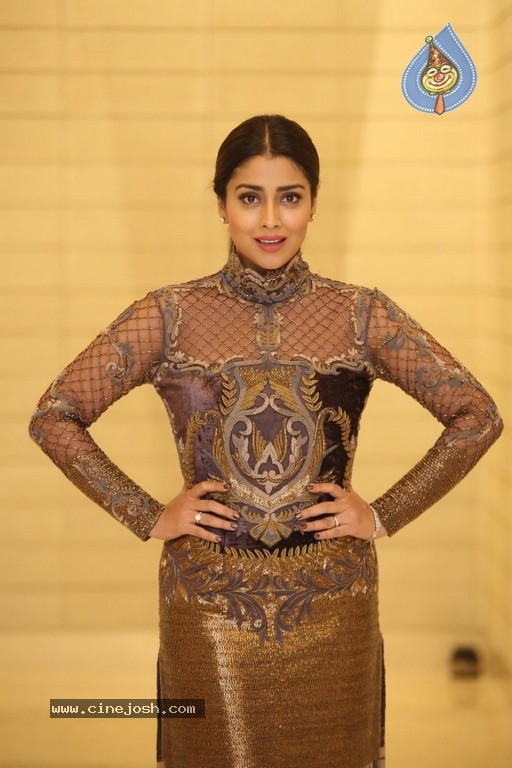 Shriya Saran Latest Photos - 8 / 15 photos
