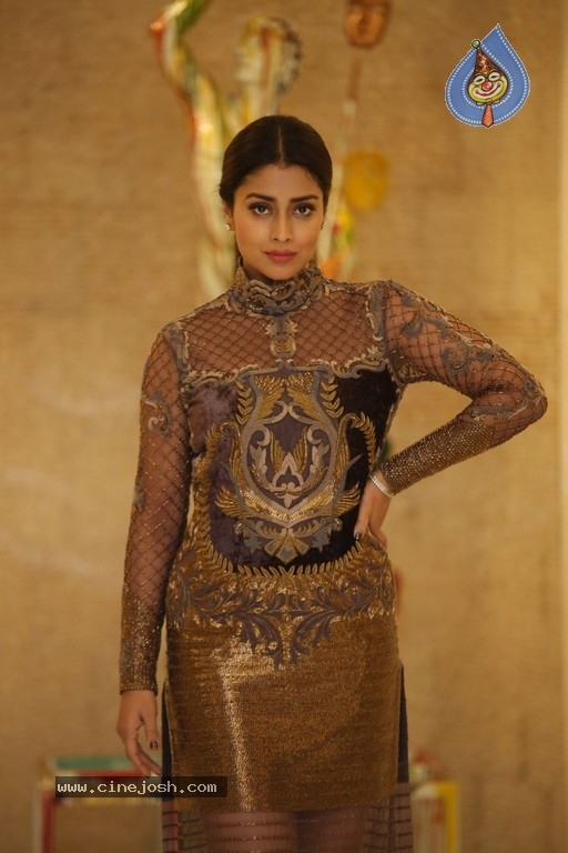 Shriya Saran Latest Photos - 11 / 15 photos