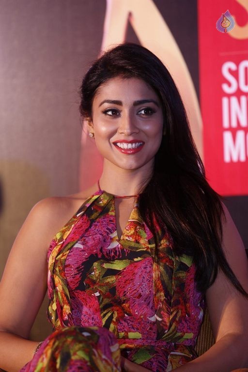 Shriya Saran New Photos - 7 / 22 photos